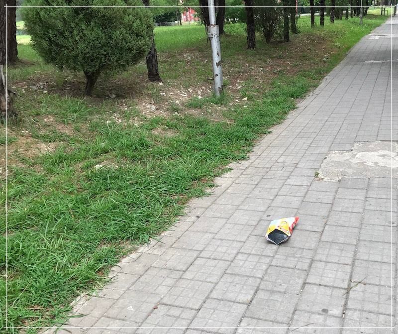 Отдыхать можно не только в бане — Курортный городок в Адлере (отдыхать, можно, только, баня, курортный) мусор